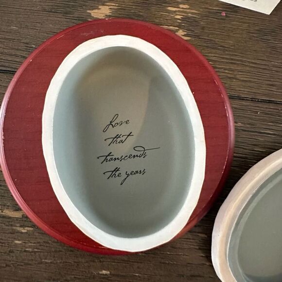 DEMDACO Willow Tree Grandmother : Love that Transcends the Years Trinket Box NEW - Picture 3 of 7